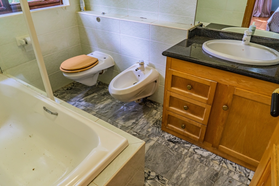 10 Bedroom Property for Sale in Bishopscourt Western Cape